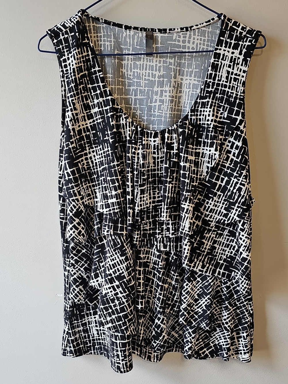Denver Hayes XL Black and White Printed Sleeveless Blouse